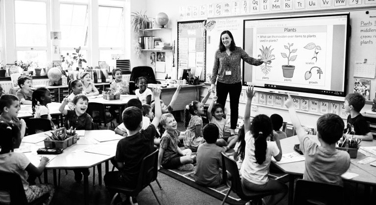 Enseñar como acto de resistencia: cuando la escuela recuerda para qué existe